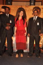 Kareena Kapoor honours various Bolywood stars bodyguards in Taj Land_s End on 30th Aug 2011 (64).JPG